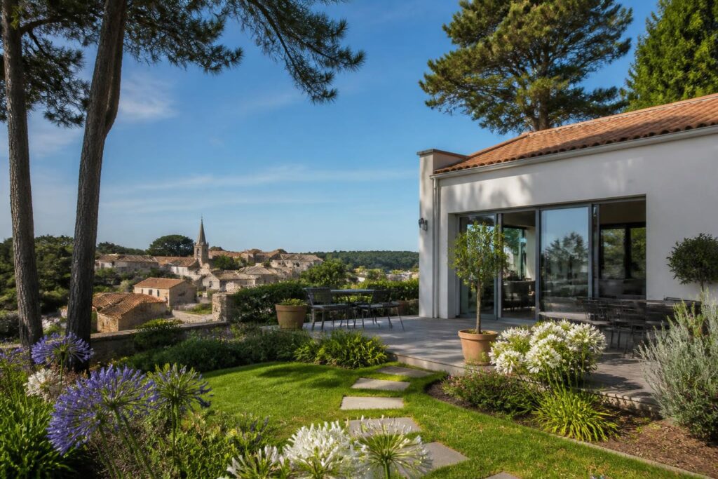 découvrez les communes incontournables en vendée pour réussir votre investissement locatif maison. analyse des meilleures zones pour maximiser votre rendement.