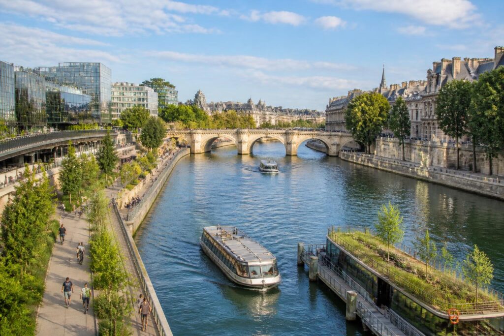 découvrez les projets innovants qui métamorphosent le paysage urbain autour de la seine à paris, alliant modernité et respect de l'environnement.